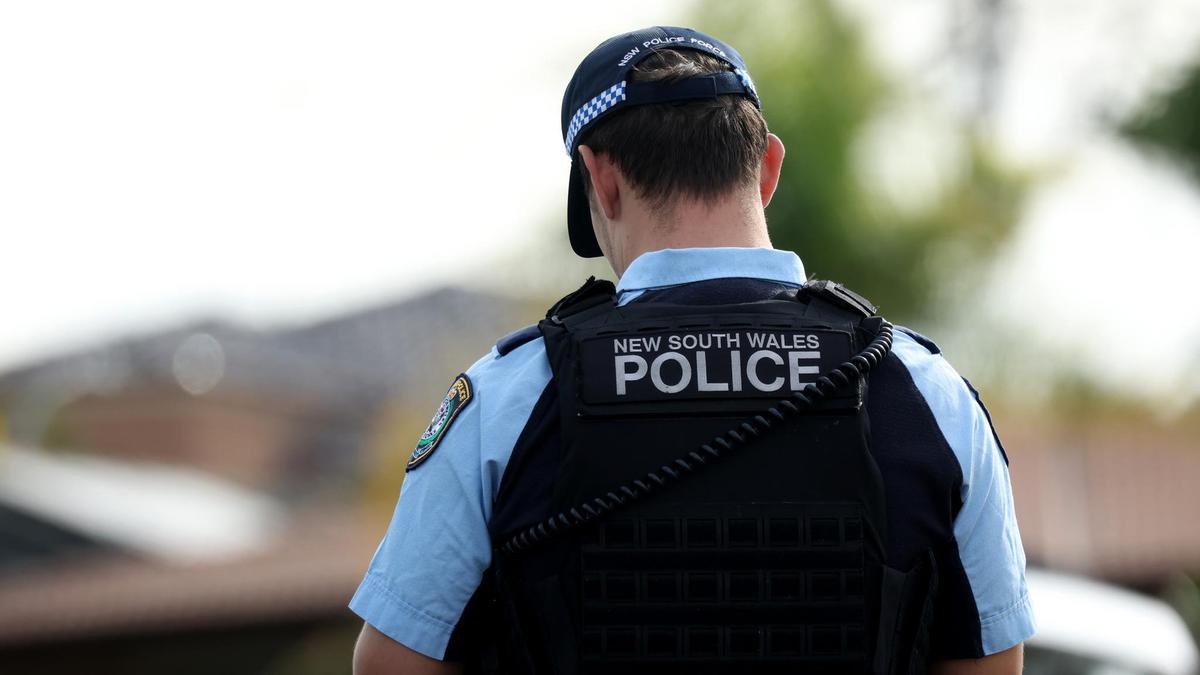 Oallen, NSW: Police scrambling to identify human remains found inside suitcase as investigation launched