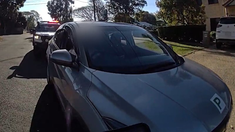 P-plater fined $1000 for buttering bagel while driving